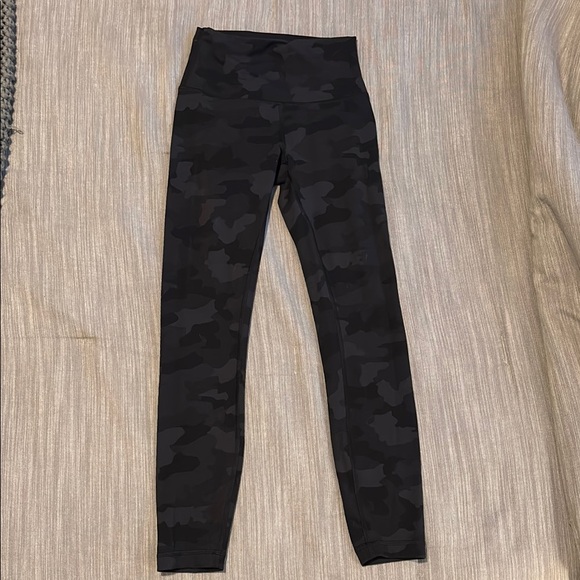 lululemon athletica Pants - Black Camouflage Lululemon Leggings - size 4. 25”Perfect condition